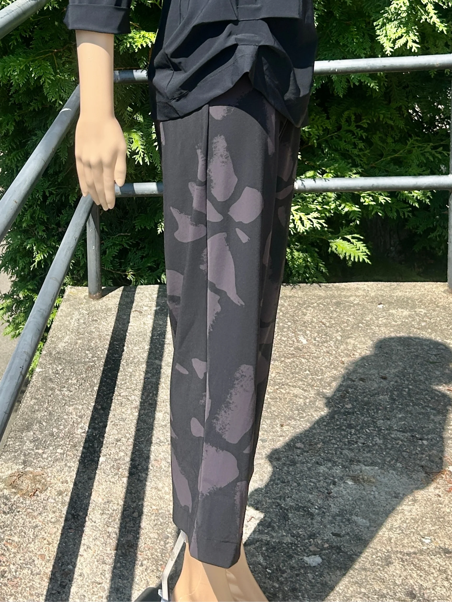 Traveler Crop Pant in Mulberry Palermo