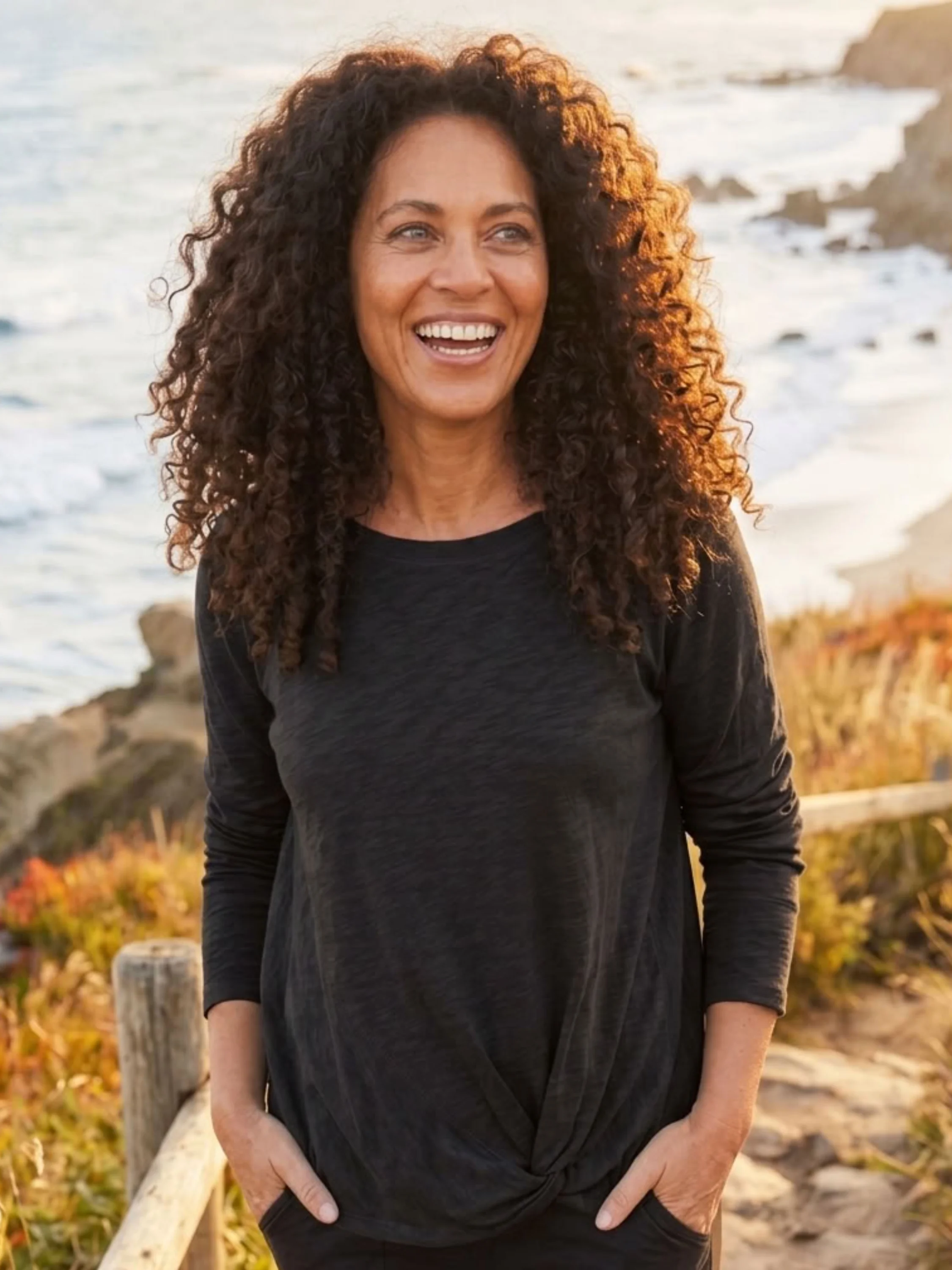Twist Pullover in Black