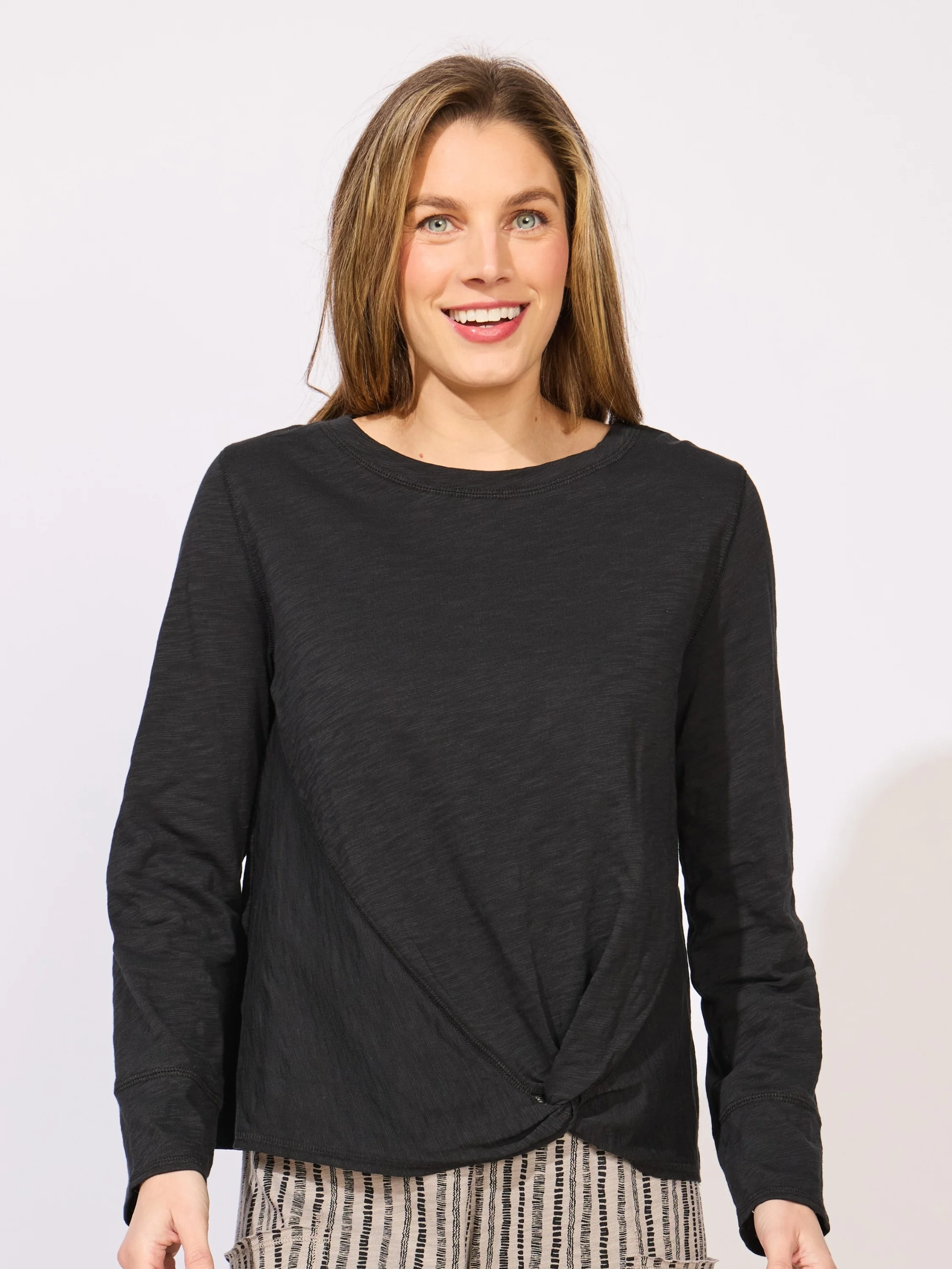 Twist Pullover in Black