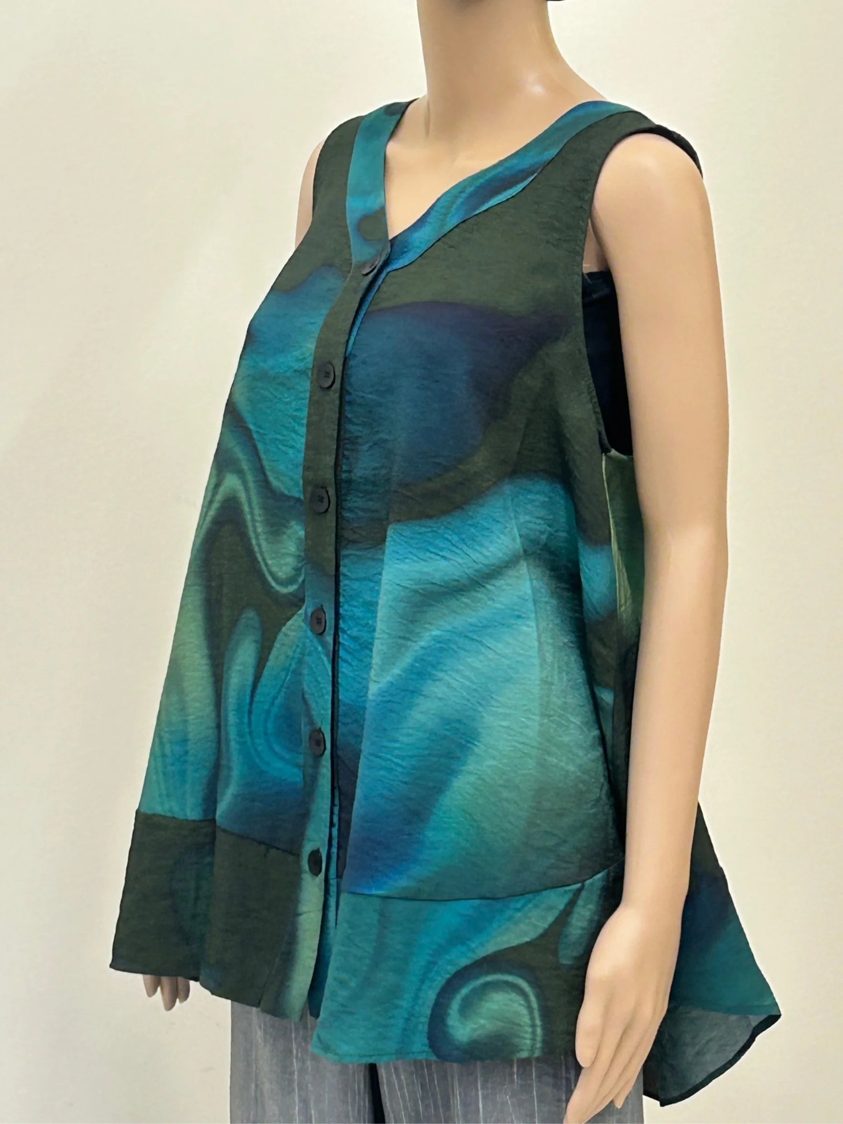 V-Neck Art Print Top in Blue