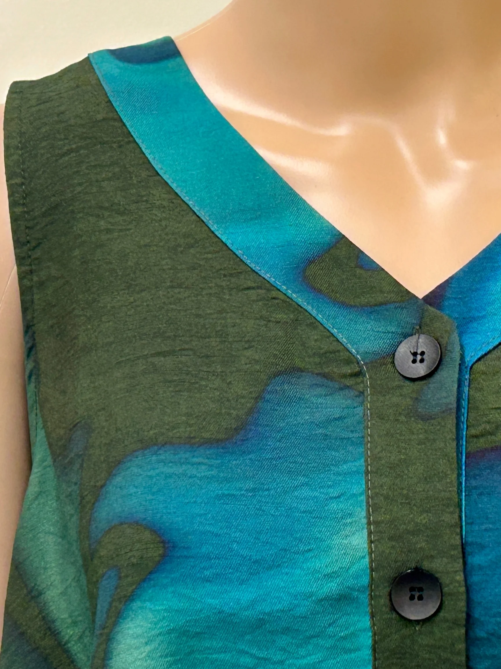 V-Neck Art Print Top in Blue