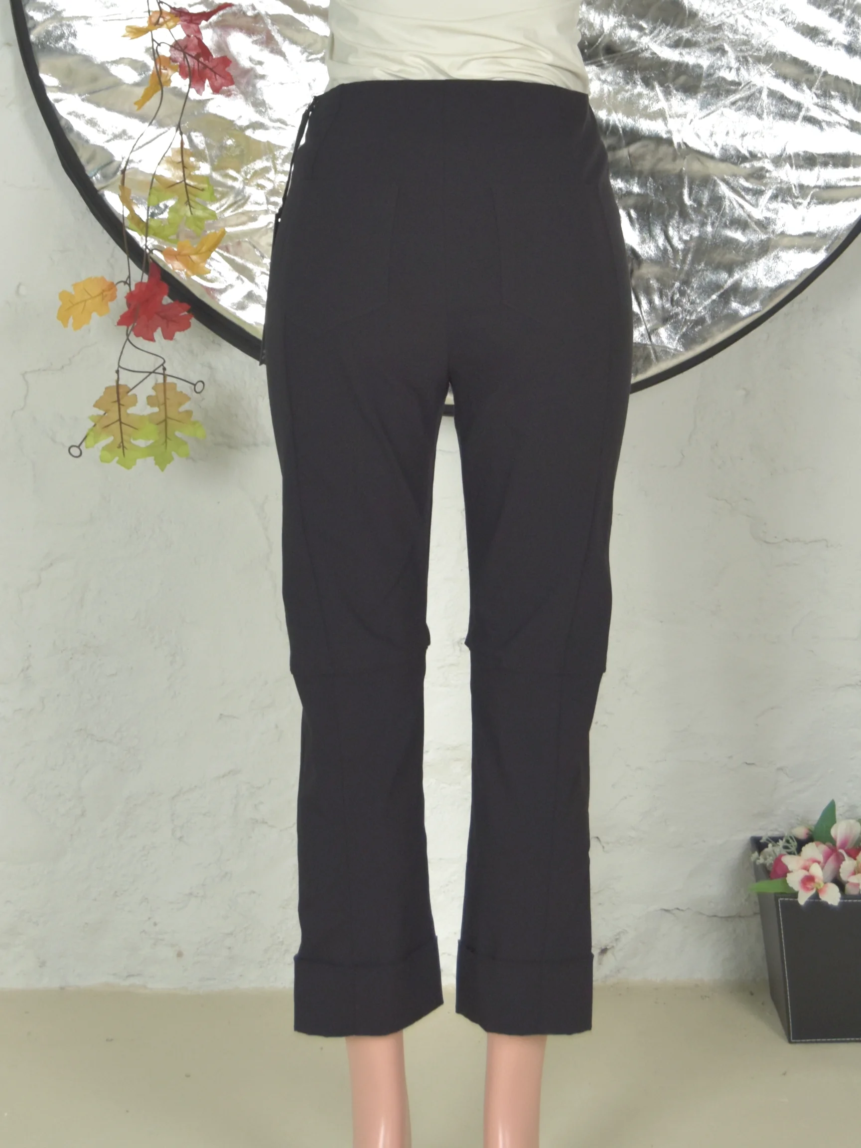 Verona Crop Pant in Black