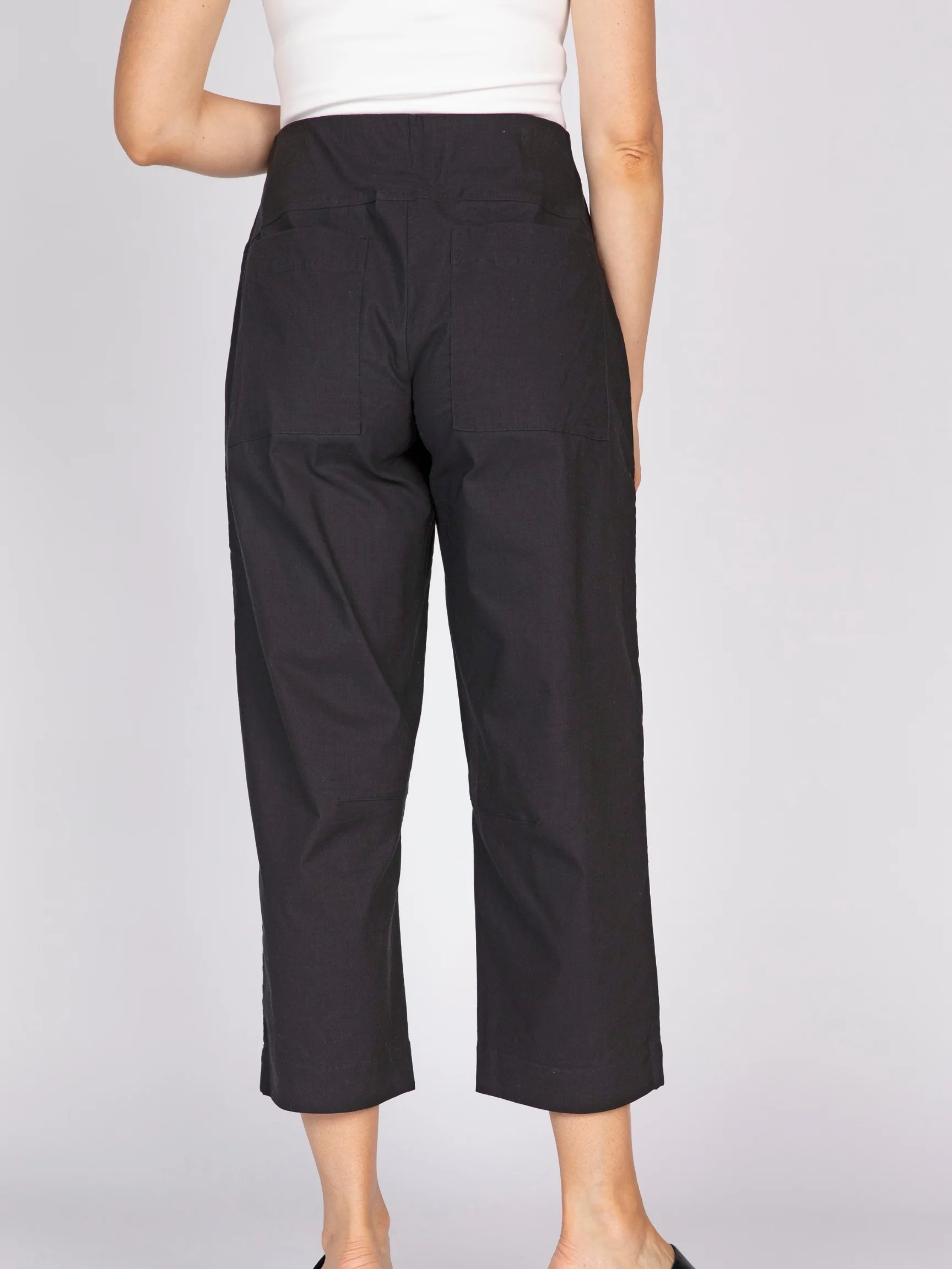 Woven Crop Pant in Black